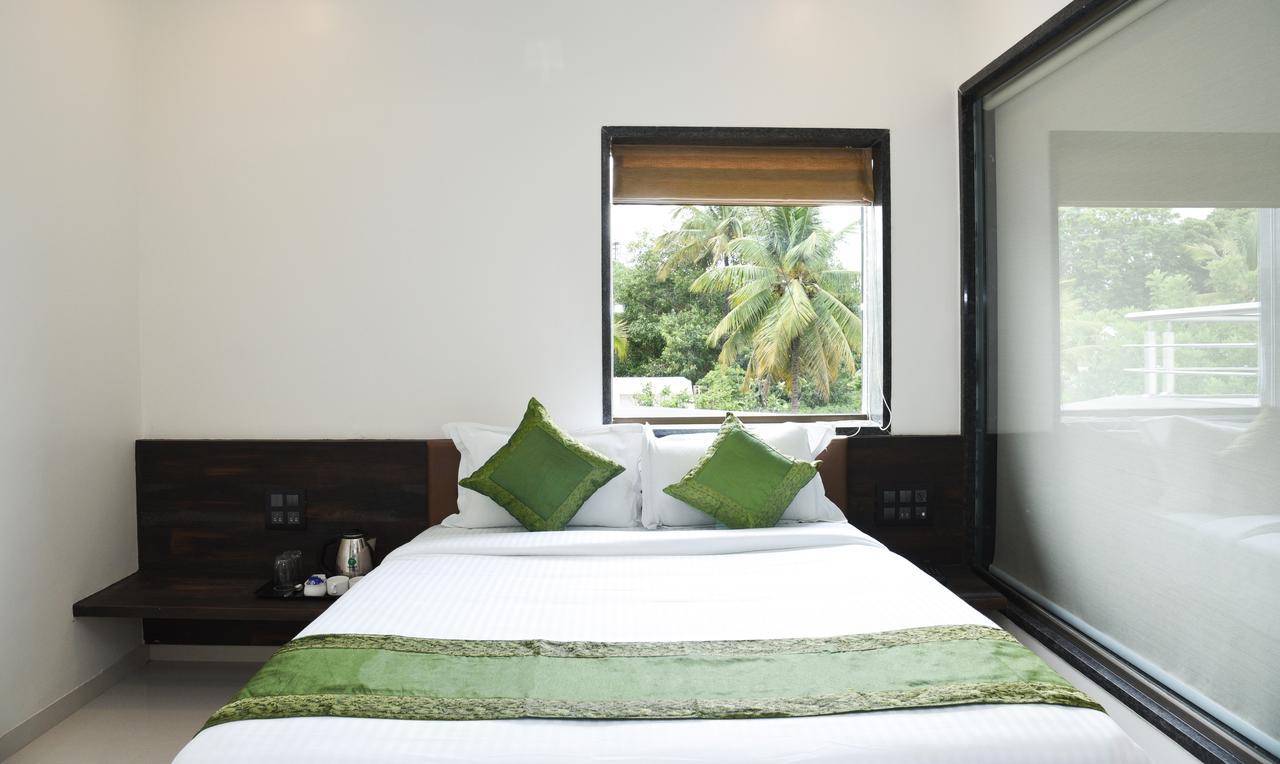 Treebo Malhaar Regency Chinchvad Exterior foto